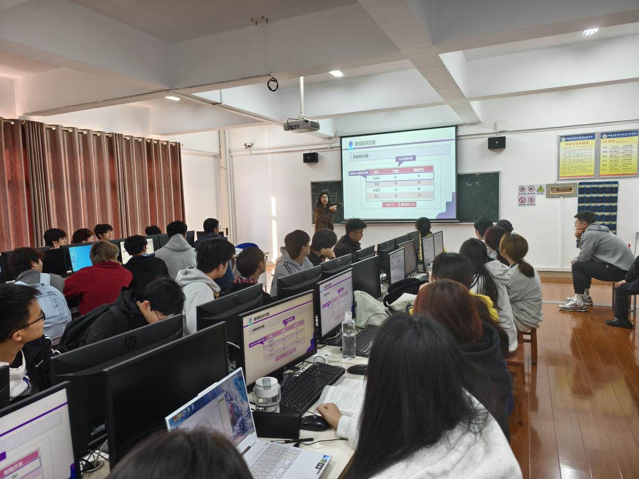 網(wǎng)絡(luò)與軟件教研室“三課活動”順利開展，以技術(shù)開發(fā)與銷售協(xié)同共促教學(xué)質(zhì)量提升